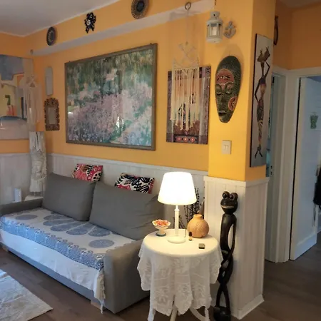 Iris House Apartment *