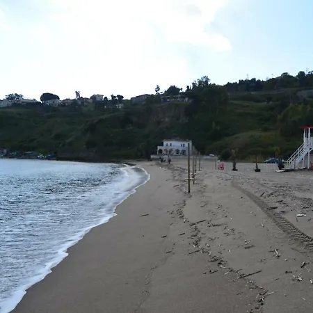 アパート Iris House *