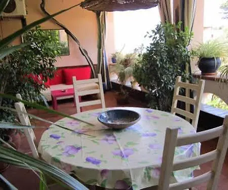 Apartment Iris House