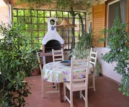 Iris House Apartment